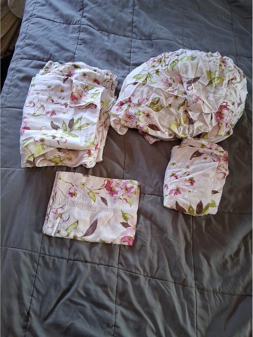 The Company Store 4 Piece Sheet Set Queen Light Pink Floral Design